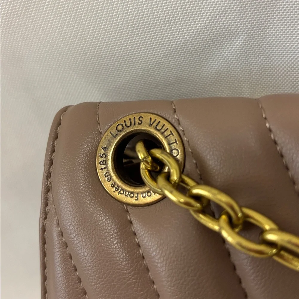 LV “Look a Like” Tan Wave Chain Shoulder Bag - Picture 3 of 14